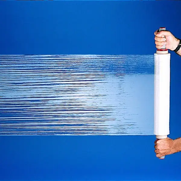 Film étire pas deforme a la-traction